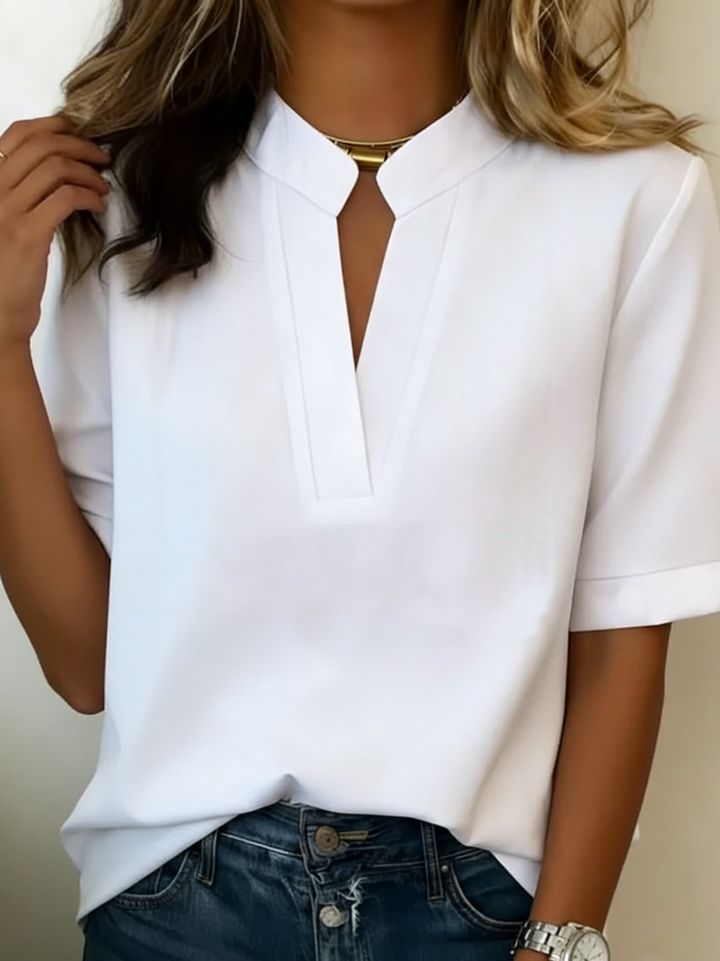Margaux | Elegantní halenka s výstřihem do V a zlatým detailem